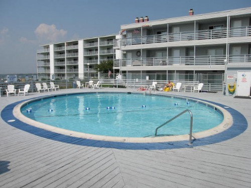 Pool Attendants Needed